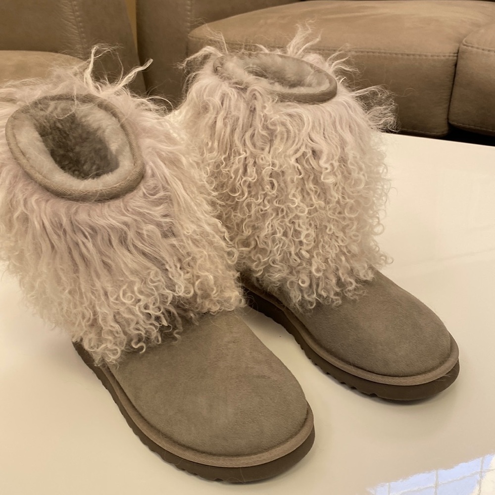 Very rare, gray furry Ugg boots